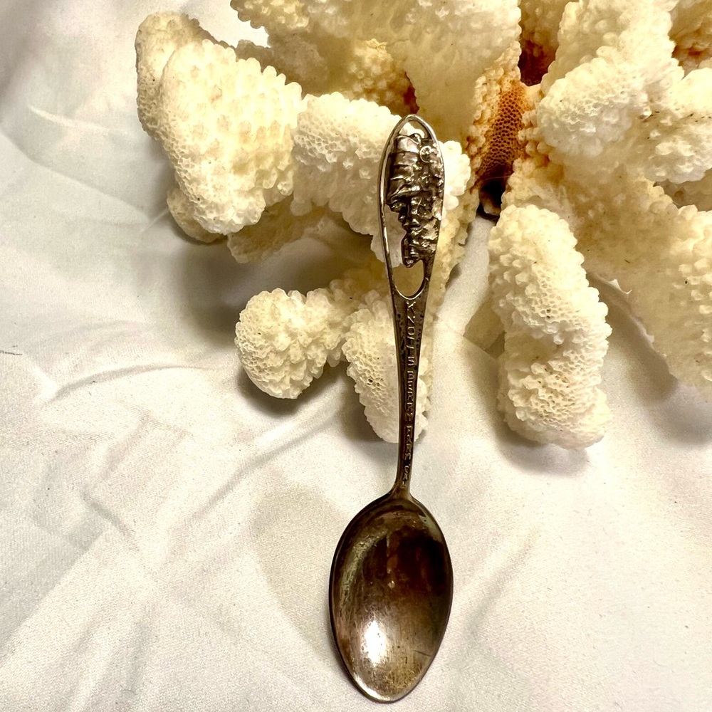 Vintage Lot of 7 Assorted Collectible Souvenir Spoons Set. - Picture 8 of 9